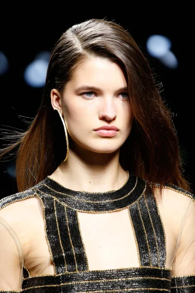 Look 100